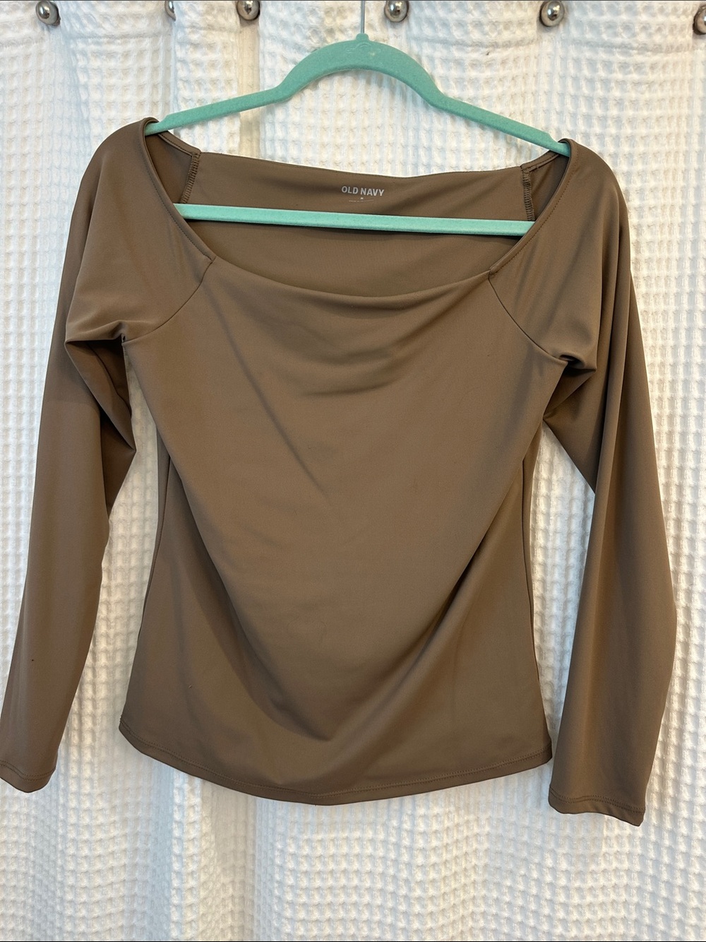 Old Navy Long Sleeve Scoop Neck Top in Taupe Brown